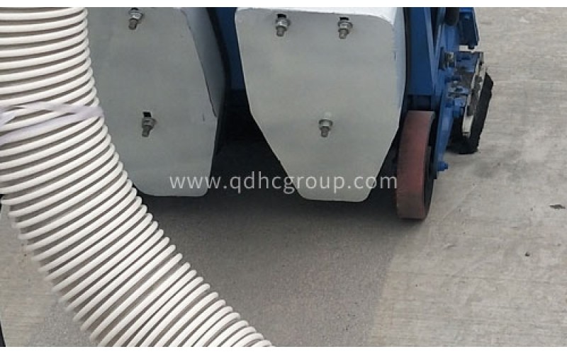 移動(dòng)路面拋丸機(jī)可以去除路面殘留下的汽油