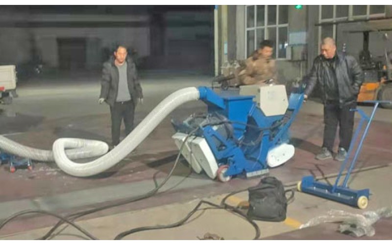 鋼板表面除銹機可以有效去除鋼板上的銹跡